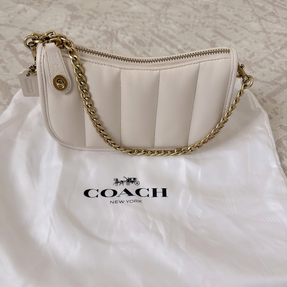 COACH Swinger 20 Leather Clutch
